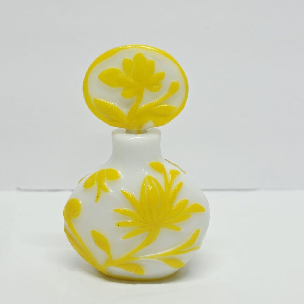 Antique Vintage Chinese Peking Glass Snuff Or Perfume Bottle White Yellow Floral